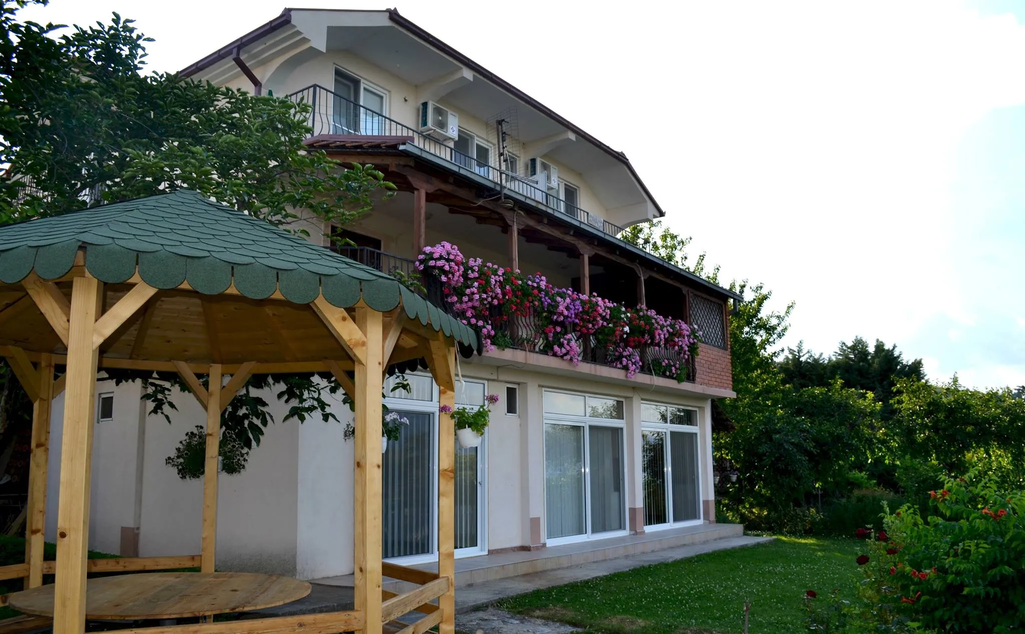 The Vila Roza house and flower-filled garden